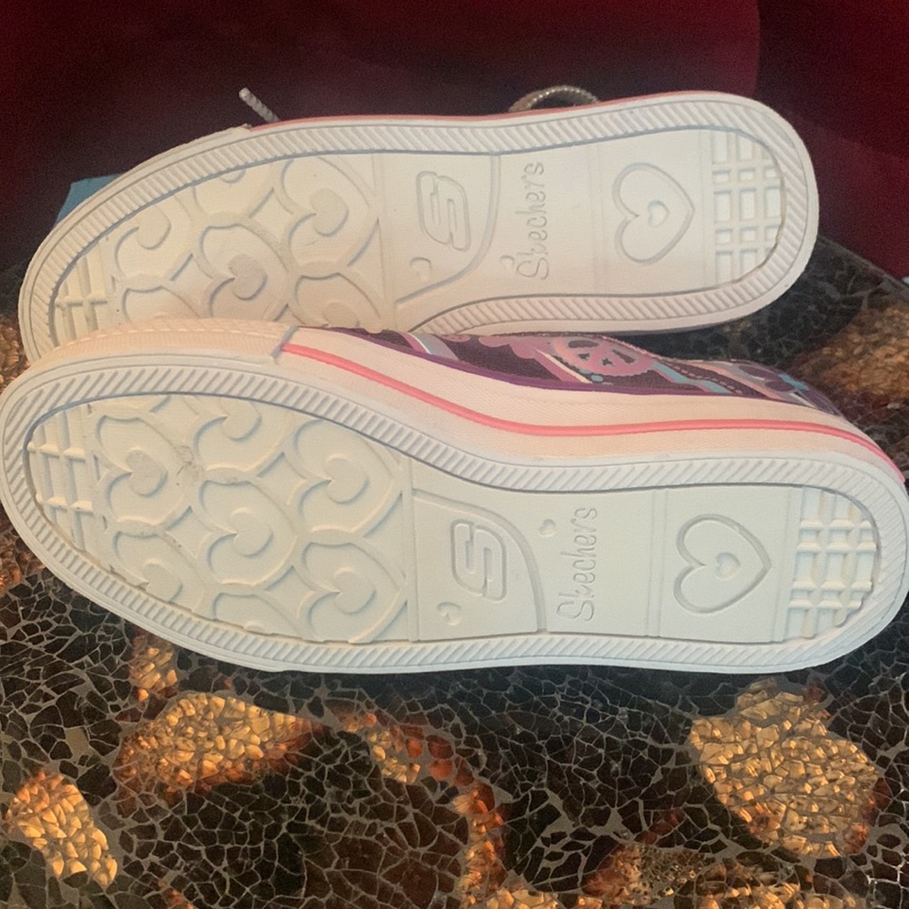 Skechers - Picture 2 of 4